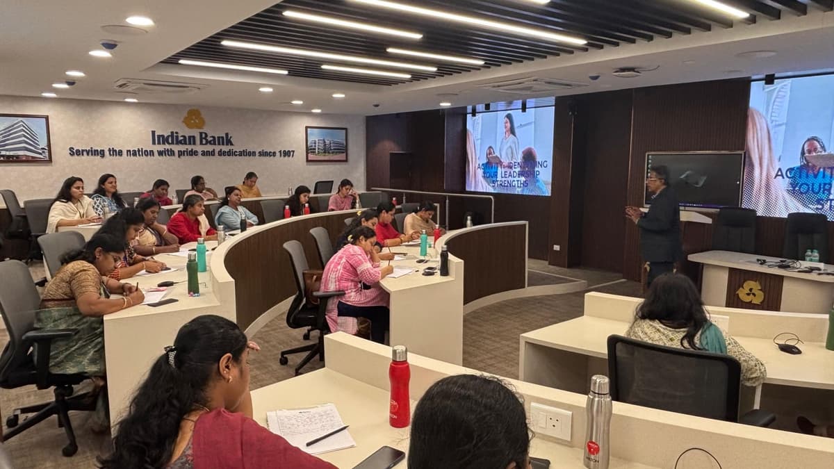 Dr. Sundararaman presenting Leadership Strengths activity at Indian Bank IMAGE boardroom