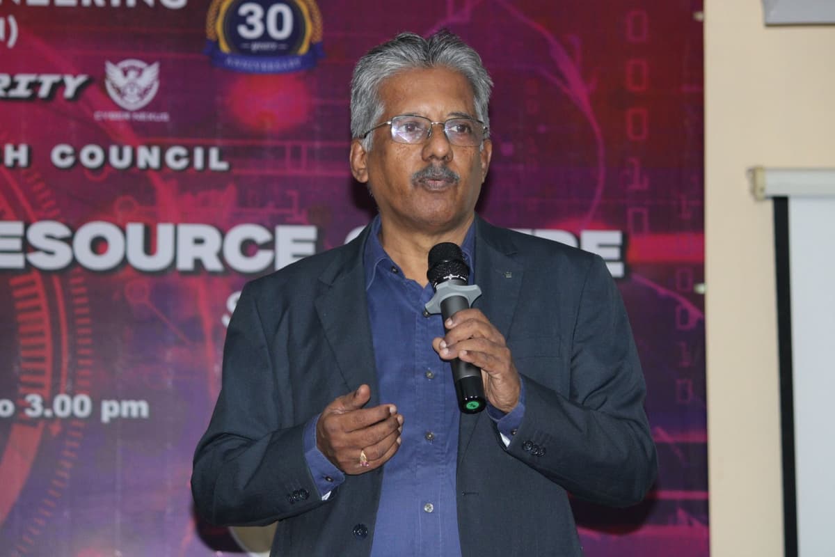 Dr. Sundararaman speaking on Cyber Hygiene at Jerusalem College of Engineering