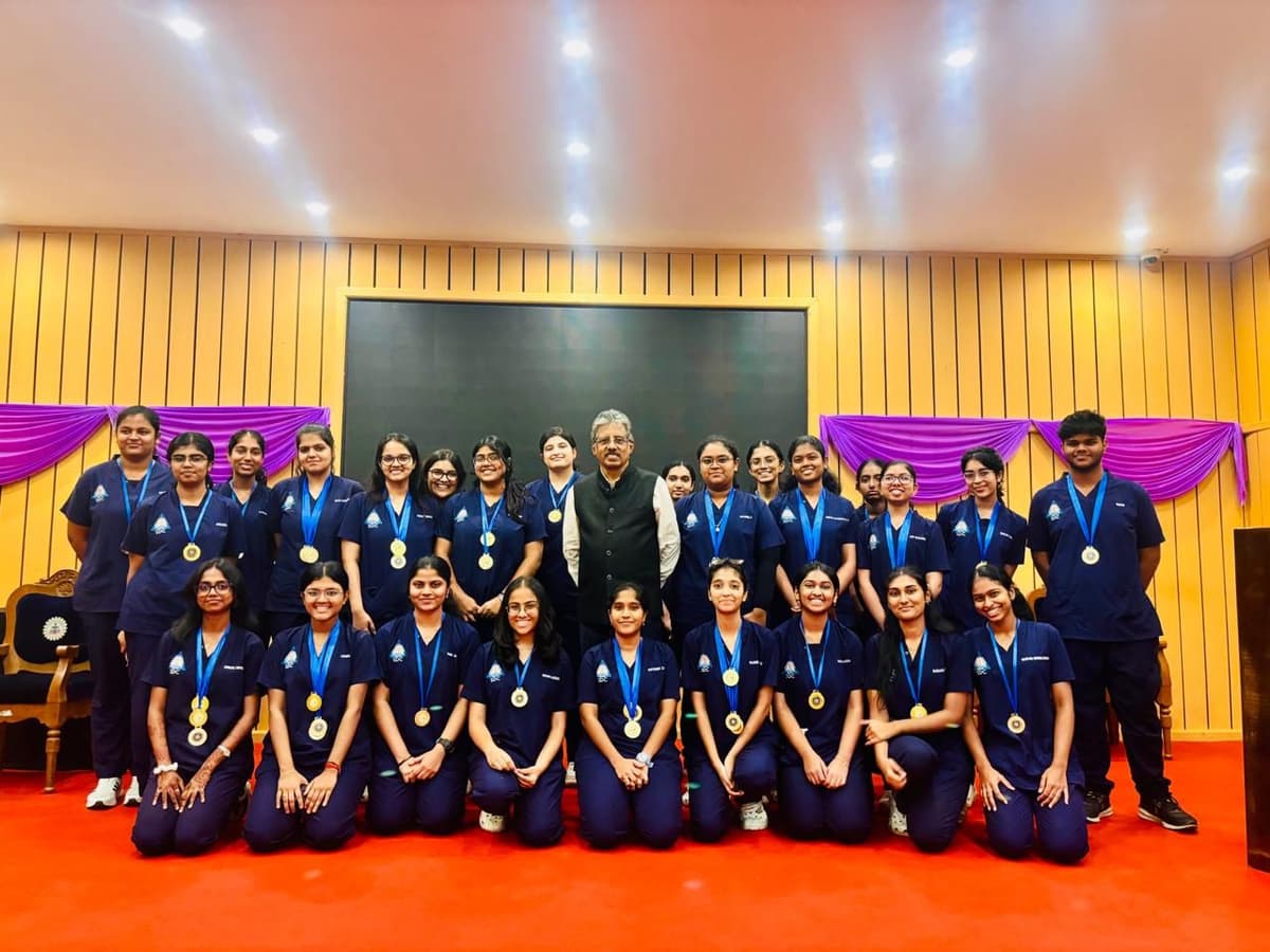 Group photo with Academic Excellence Award winning students at Saveetha