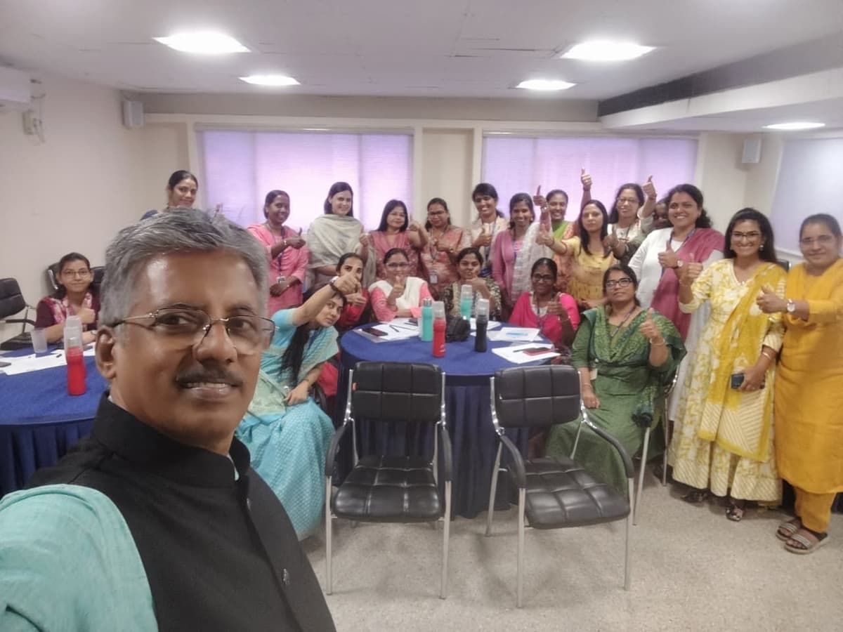Dr. Sundararaman with women leaders thumbs up at Indian Bank Women Leadership Development Program