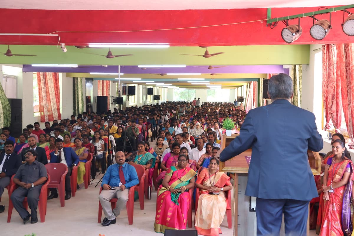 Packed auditorium of hundreds of students at Gojan School Freshers Inaugural
