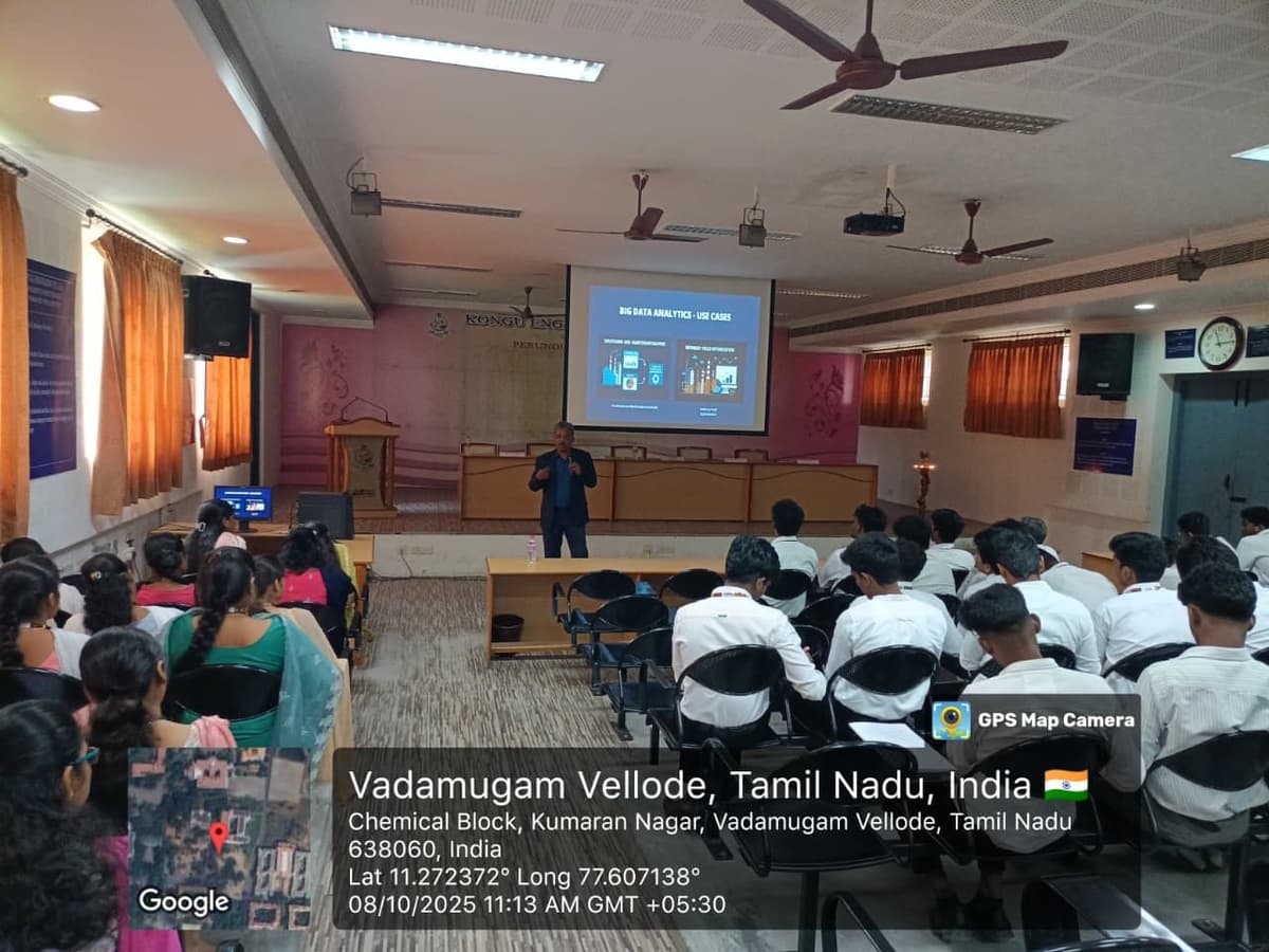 Dr. Sundararaman presenting Big Data Analytics to students at Kongu Engineering College