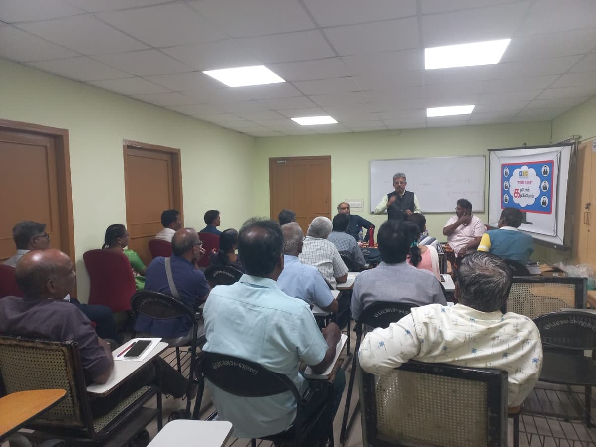 Dr. Sundararaman presenting to LIC agents at Karpom Karpippom inauguration