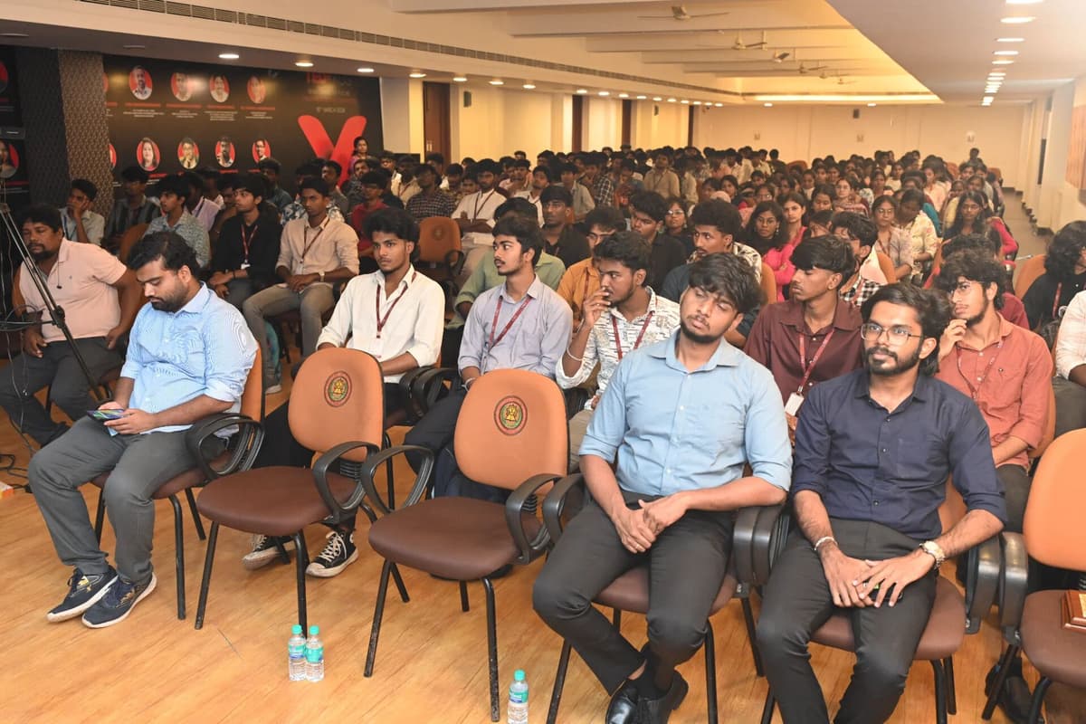 Packed auditorium of 200+ students at KCG Cybersecurity keynote