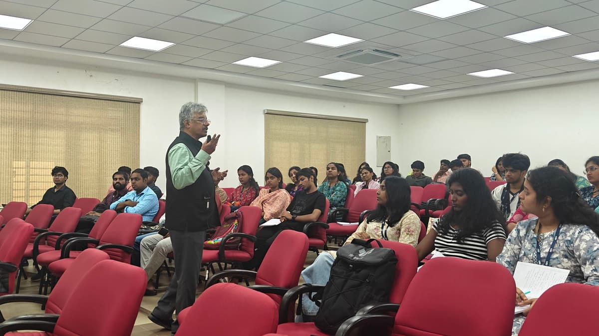Dr. Sundararaman engaging with students at SSN College Design Thinking workshop