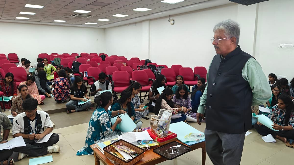 Dr. Sundararaman guiding hands-on prototyping at SSN College