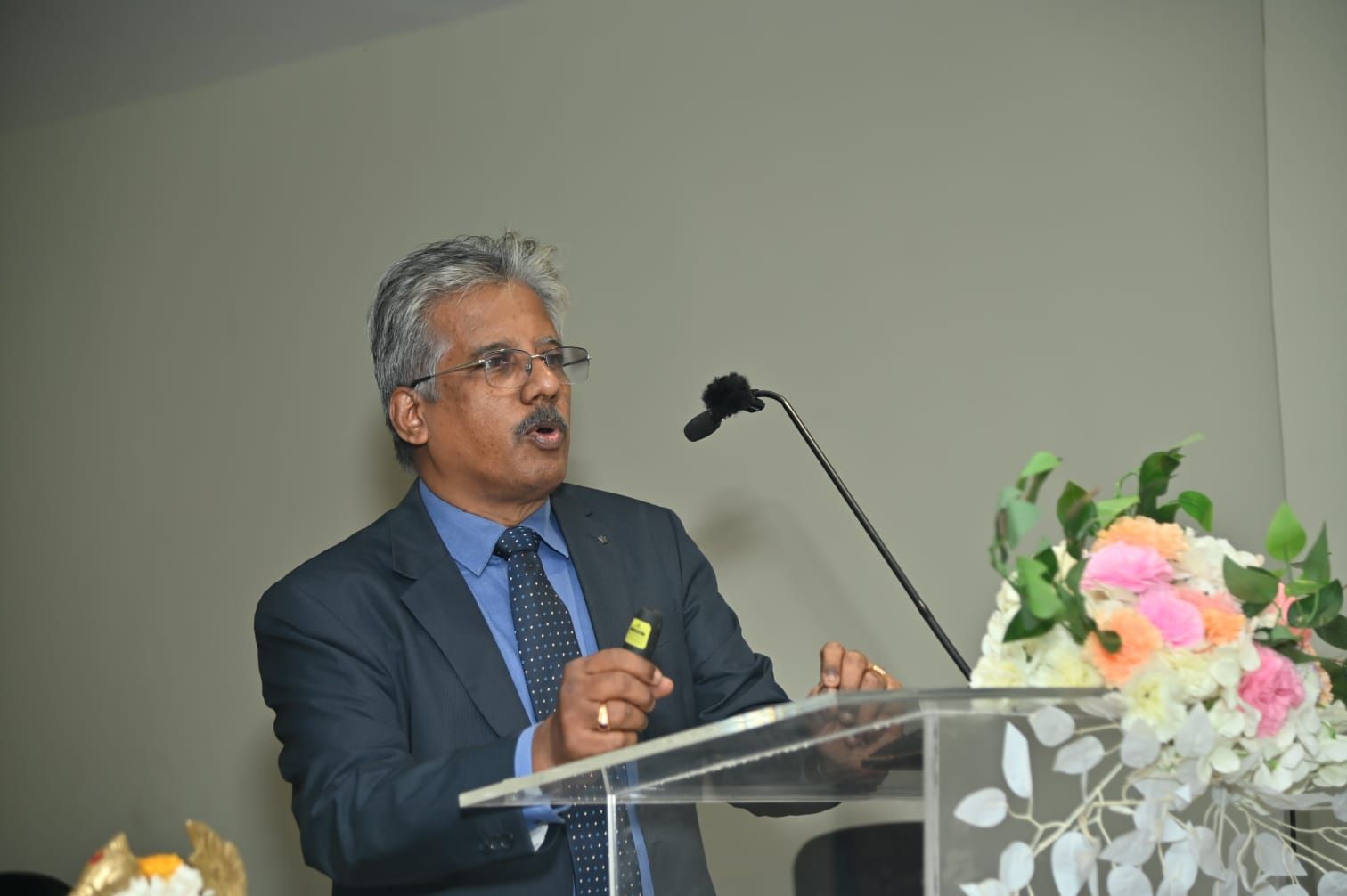 Dr. Sundararaman delivering keynote at Vinayaka Mission Young Scientists Award