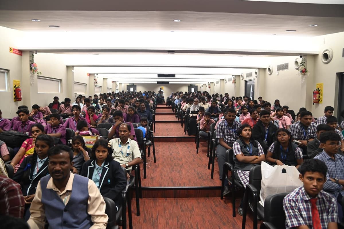 Packed auditorium of 200+ young scientists at Vinayaka Mission