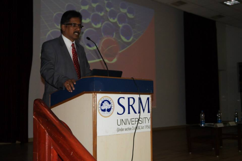 Dr. Sundararaman delivering keynote on Data Analytics at SRM University podium