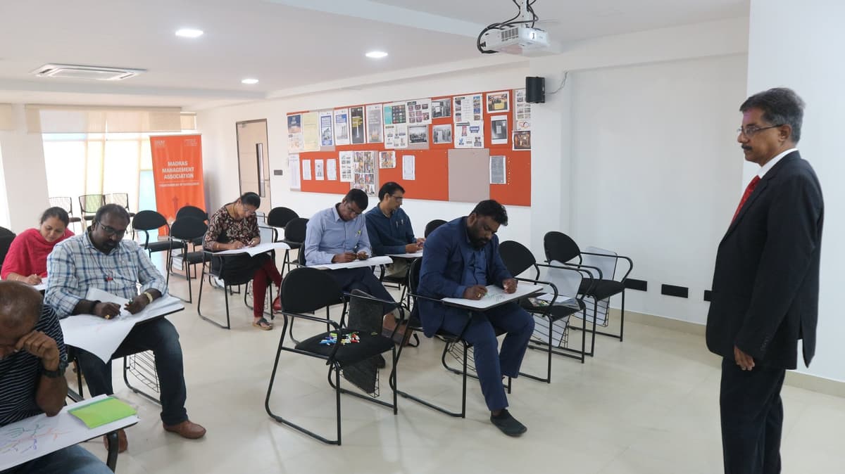 Dr. Sundararaman conducting Mind Mapping workshop with MMA banner at Madras Management Association