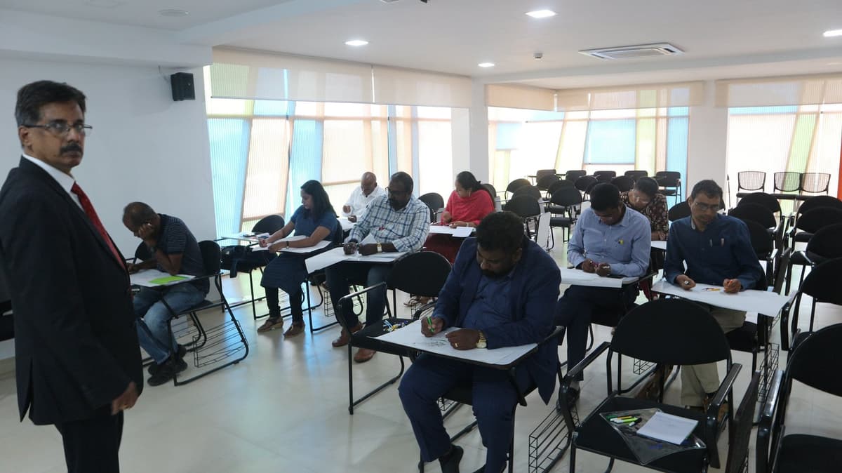 Dr. Sundararaman overseeing mind mapping exercise at MMA workshop