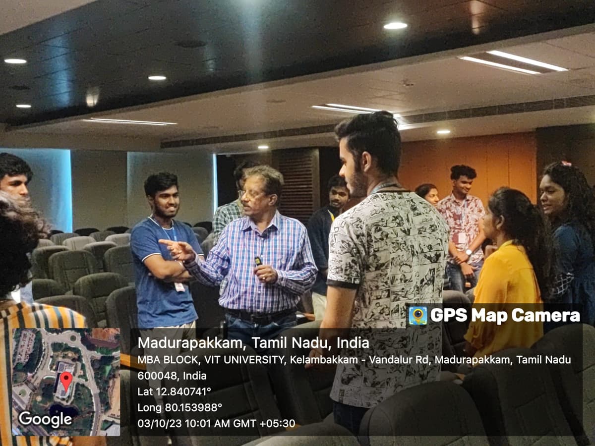 Dr. Sundararaman interacting with engineering students during Design Thinking workshop at VIT Chennai