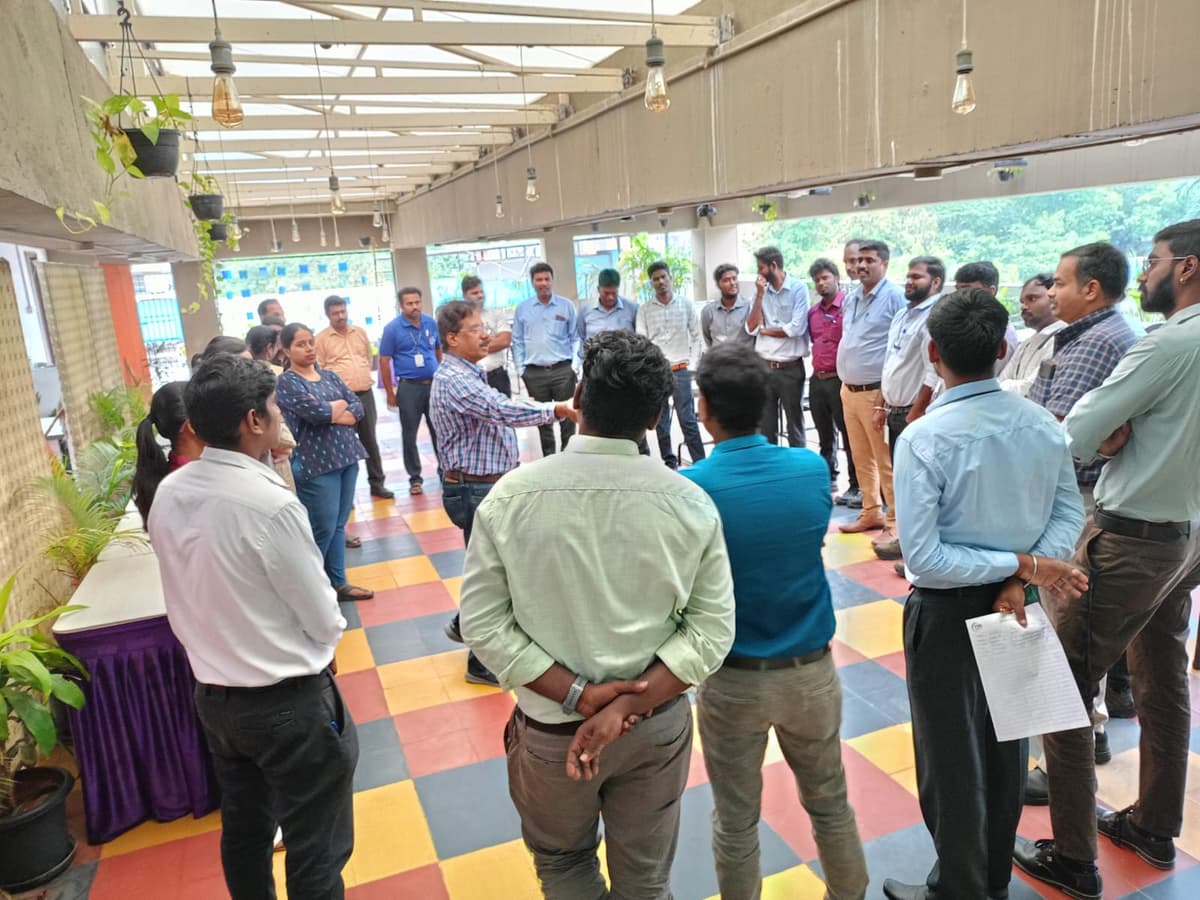 Dr. Sundararaman conducting Mindmapping session at Stella Maris College