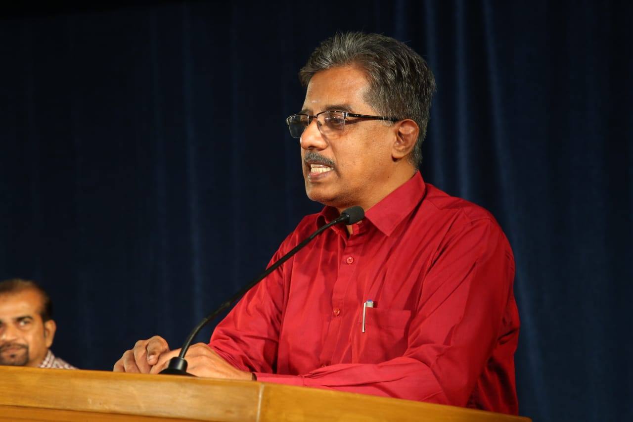Dr. Sundararaman delivering Chief Guest address at the podium