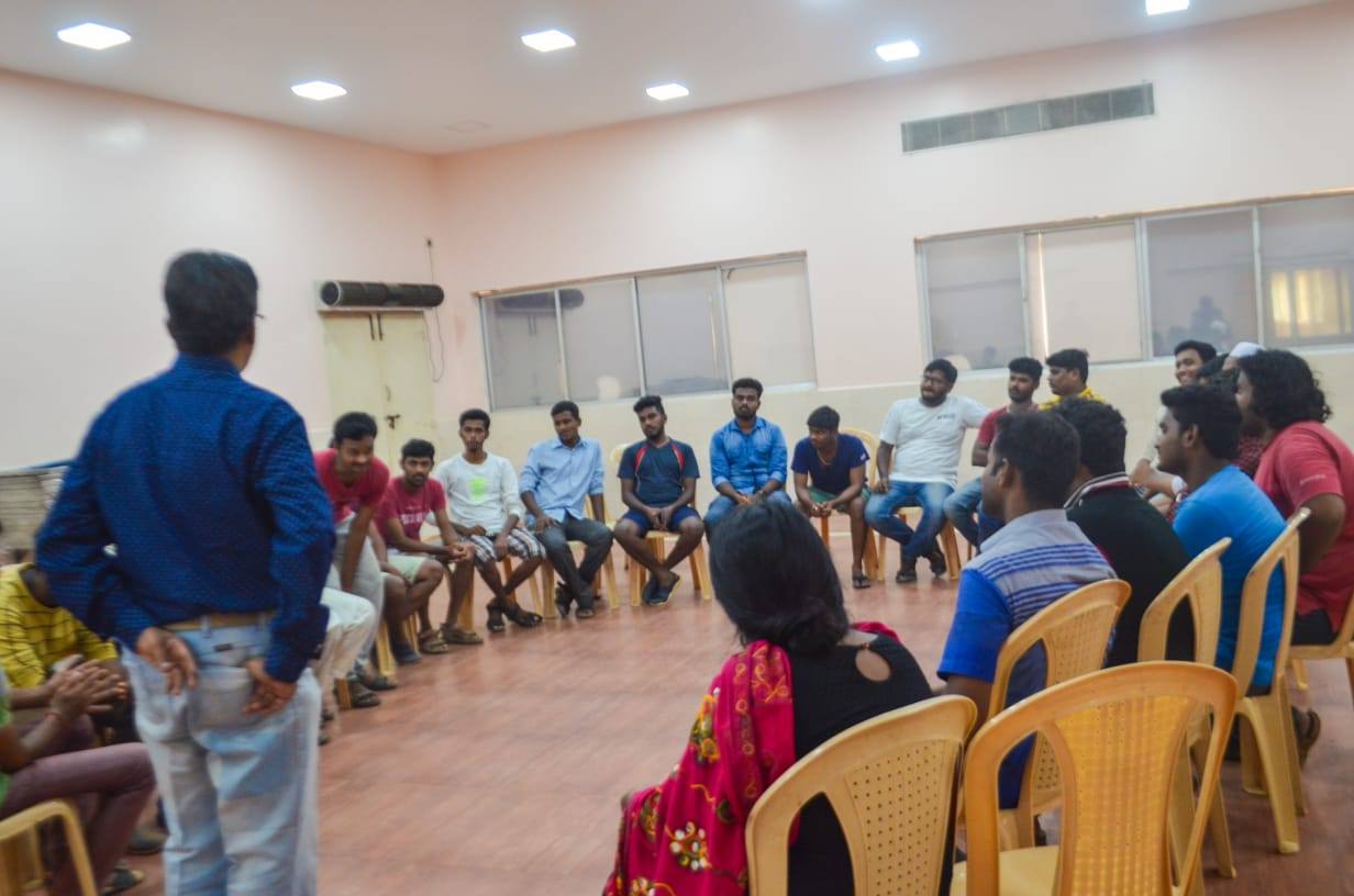 Dr. Sundararaman addressing MSquare Engineering team in semi-circle