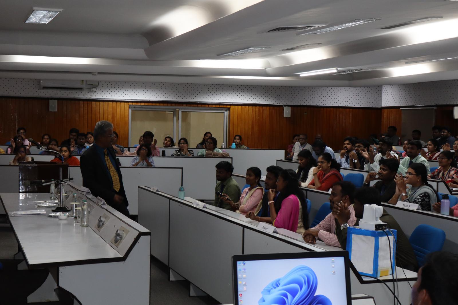 Quiz Master Dr. Sundararaman with Probationary Officers at Indian Bank IMAGE Chennai