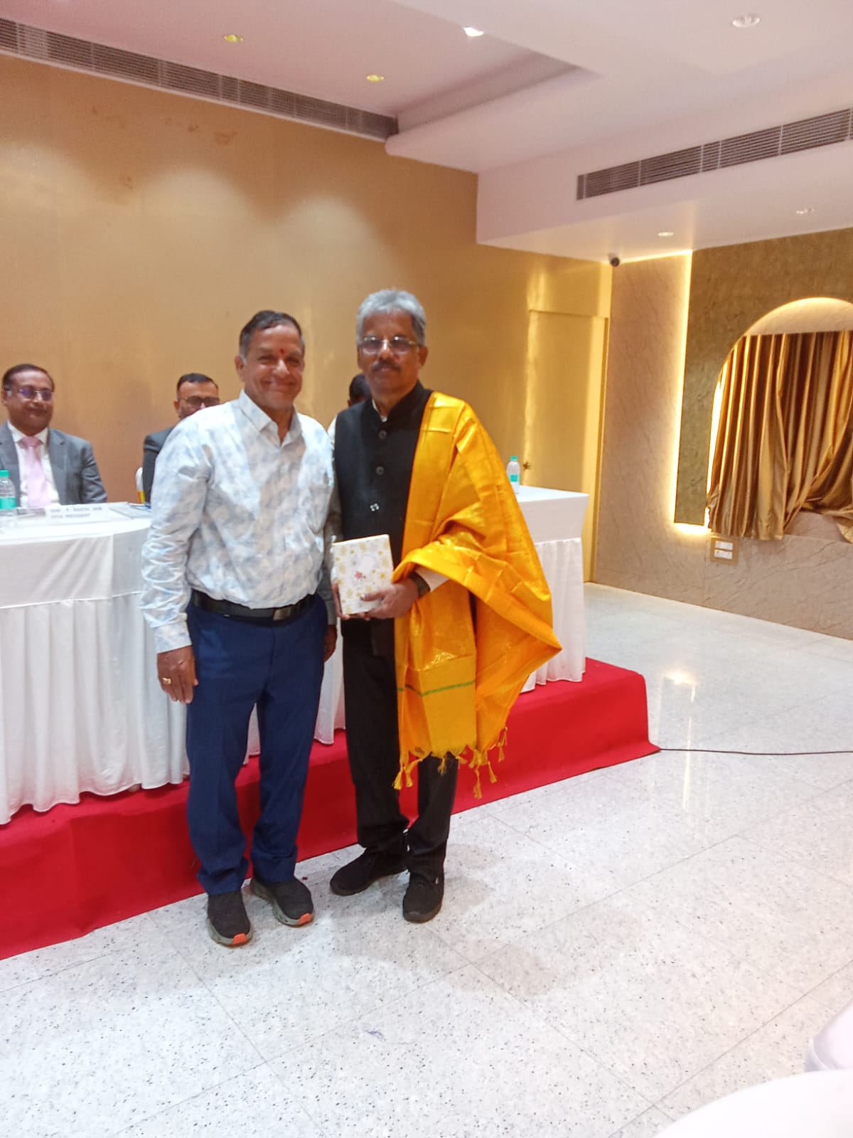 Dr. Sundararaman Chintamani felicitated with a shawl by Mr. Kasi Viswanathan, President of the Madras Paper Merchants Association