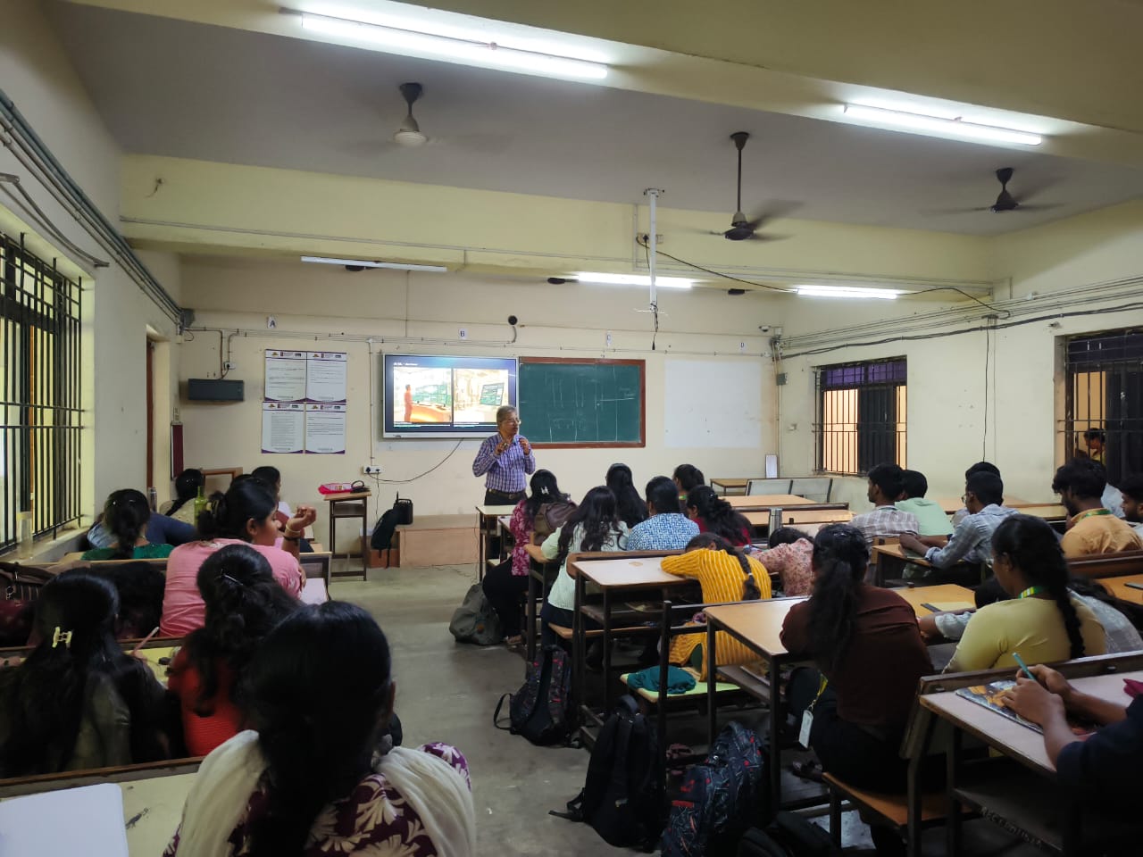 Dr. Sundararaman Chintamani presenting Industry 4.0 use cases to Chemical Engineering students at Rajalakshmi Engineering College, Chennai