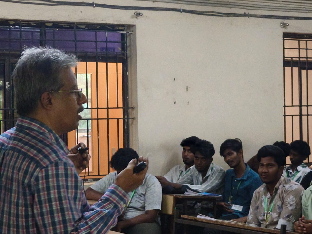 Dr. Sundararaman Chintamani addressing Chemical Engineering students during the CSDC Value Added Course